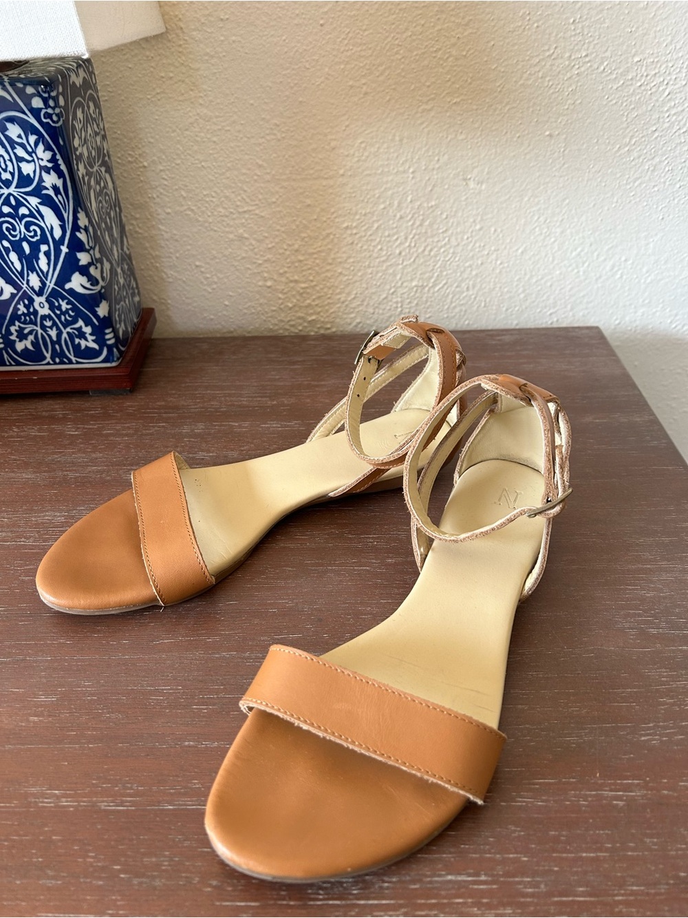 Nisolo Serena Sandal in Almond— size 6
